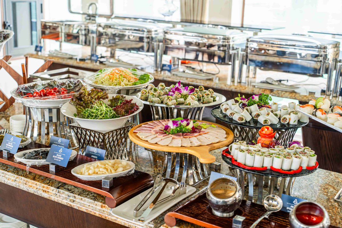 du thuyền Hạ Long