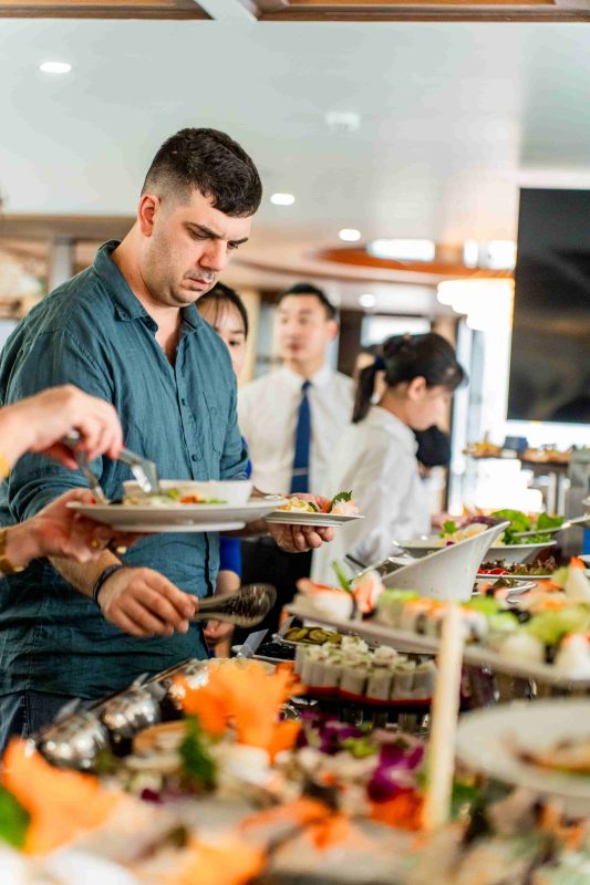 du thuyền Hạ Long