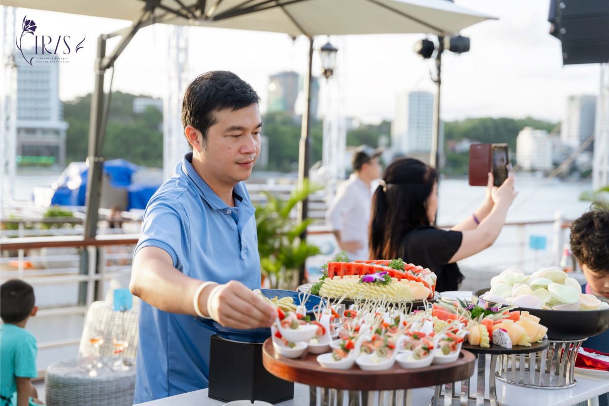 du thuyền Hạ Long