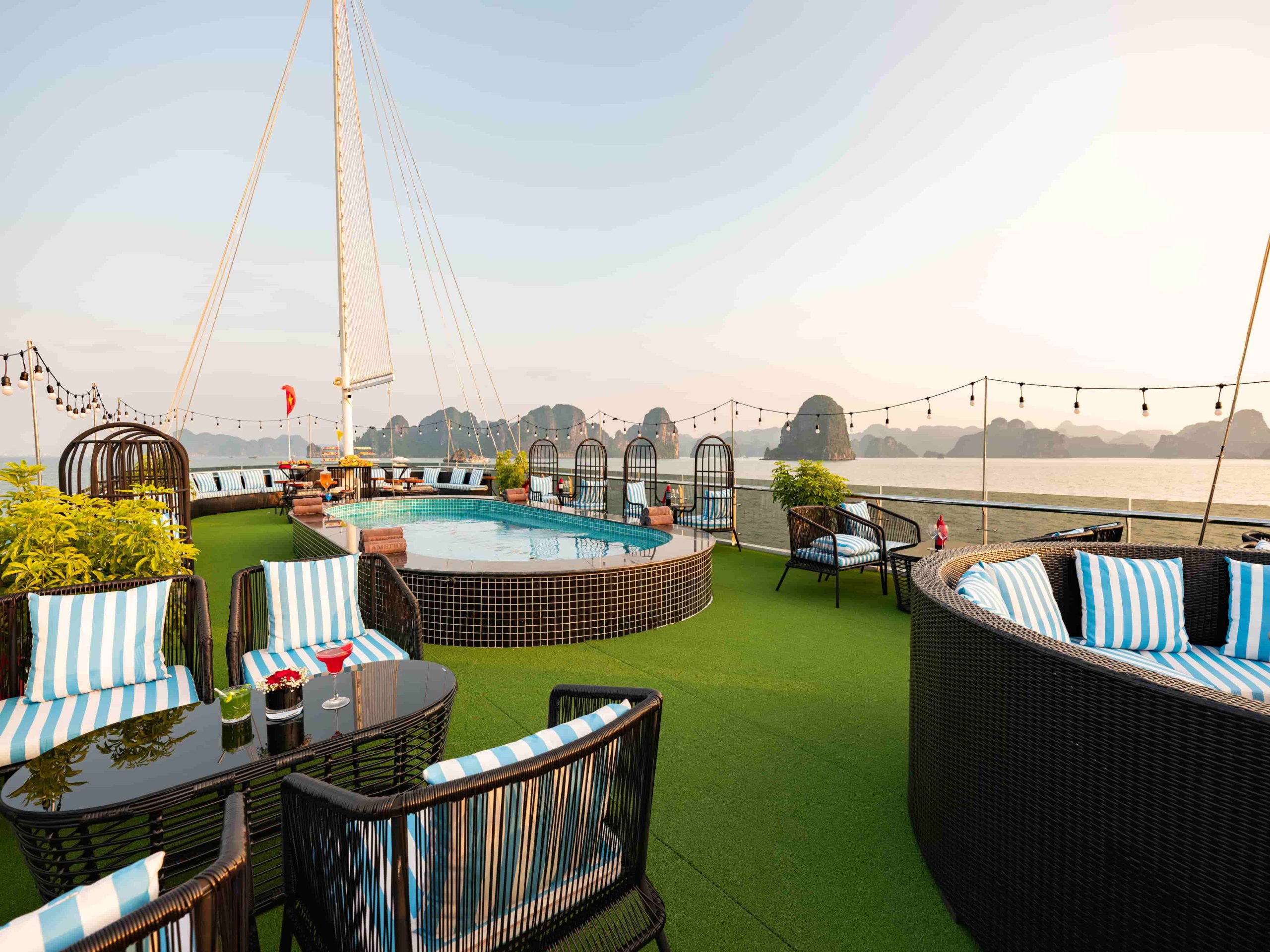 DU THUYỀN AMETHYST DAY CRUISE - Ảnh 34