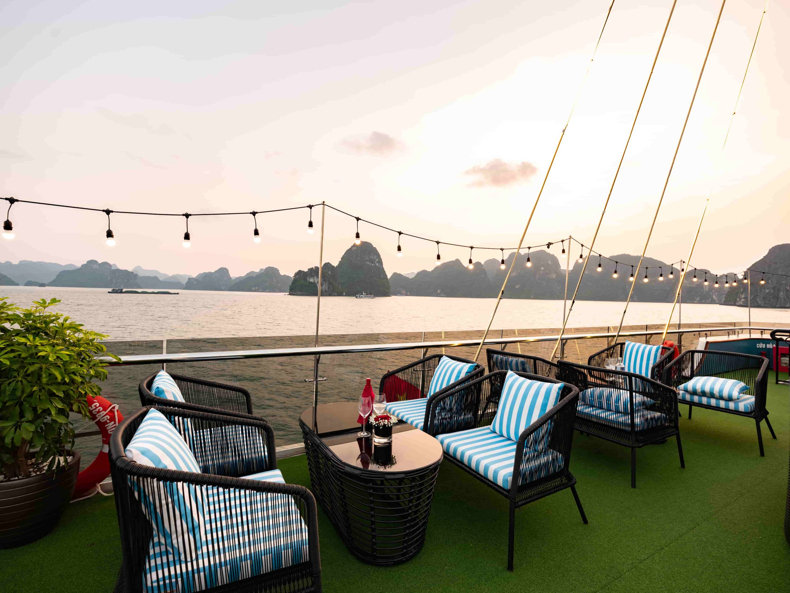 DU THUYỀN AMETHYST DAY CRUISE - Ảnh 37