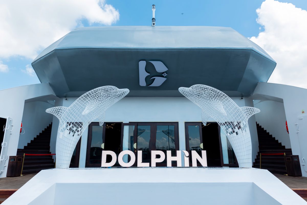 du thuyền dolphin